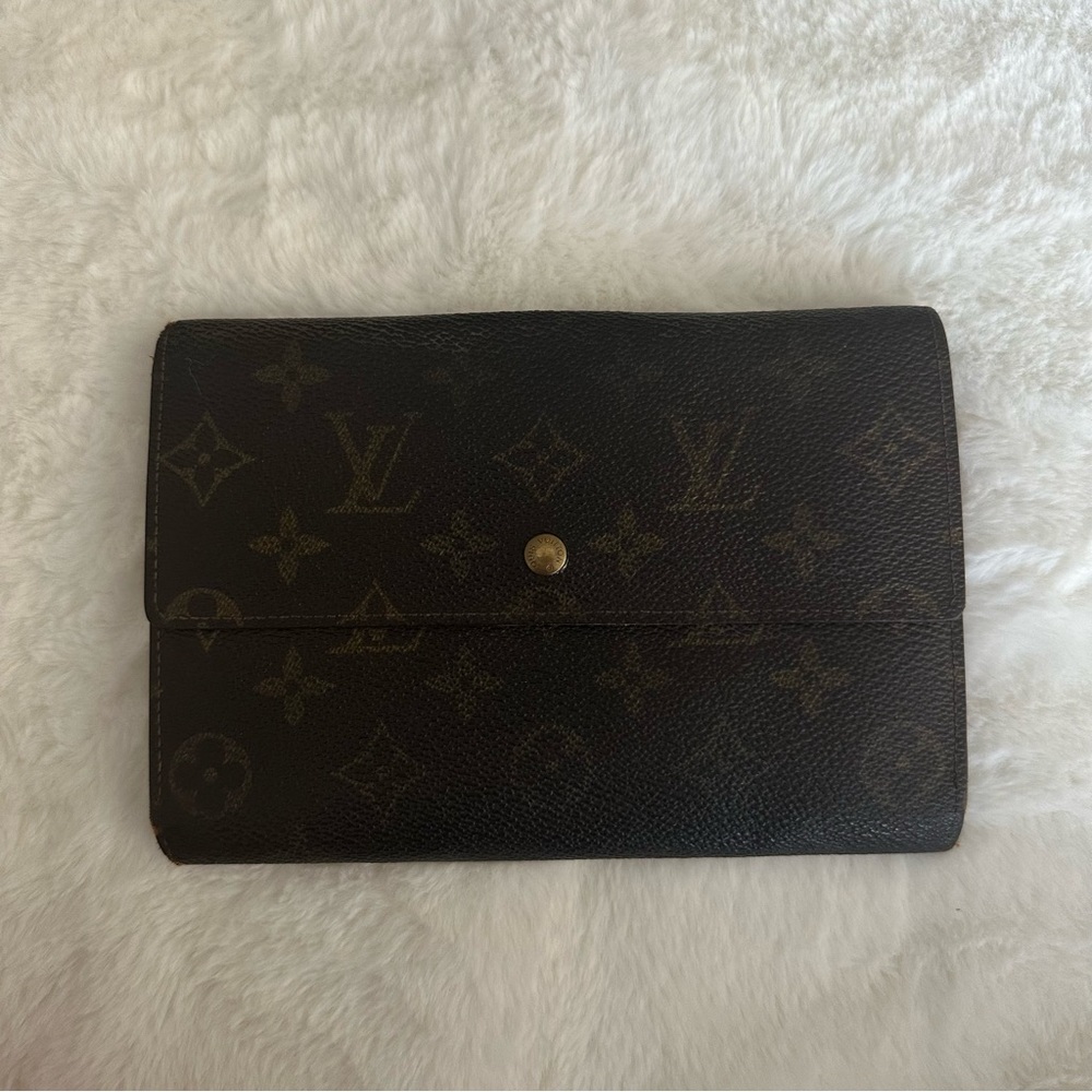 Louis Vuitton Monogram wallet